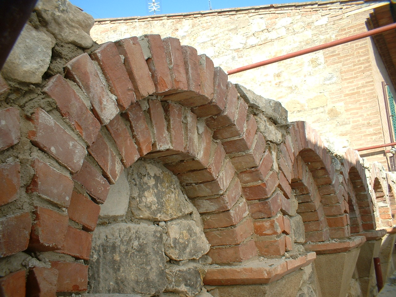 Appalto: Restauro cinta murarie Buoncovento (SI)